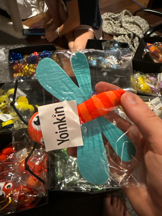 Yoinkin Dragonfly Dart Cat Kicker Toy